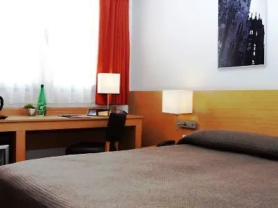 Hotel Sagrada Familia 3*